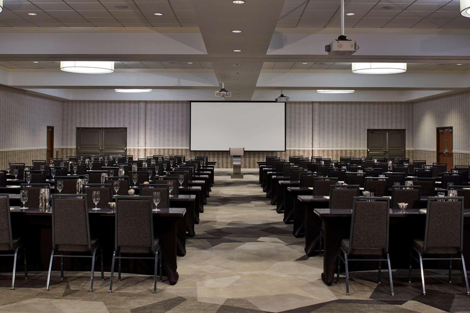 מלון Doubletree By Hilton Atlanta Perimeter דאנוודי מראה חיצוני תמונה